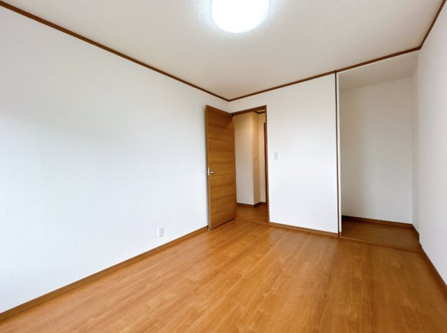 富士宮市小泉の中古一戸建の洋室