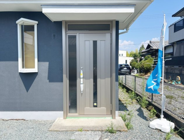 富士宮市小泉の中古一戸建の玄関
