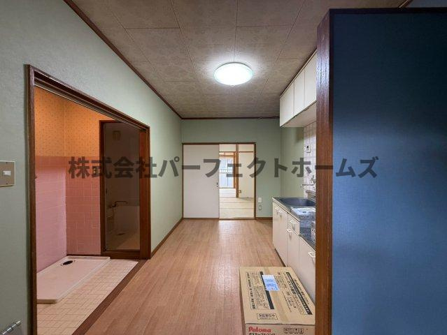 マンション島村の内装|明るい室内です