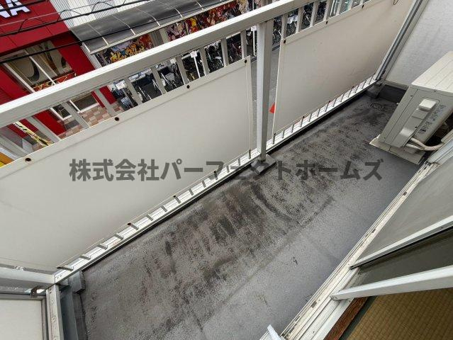マンション島村のバルコニー|お洗濯にも便利なバルコニー付き