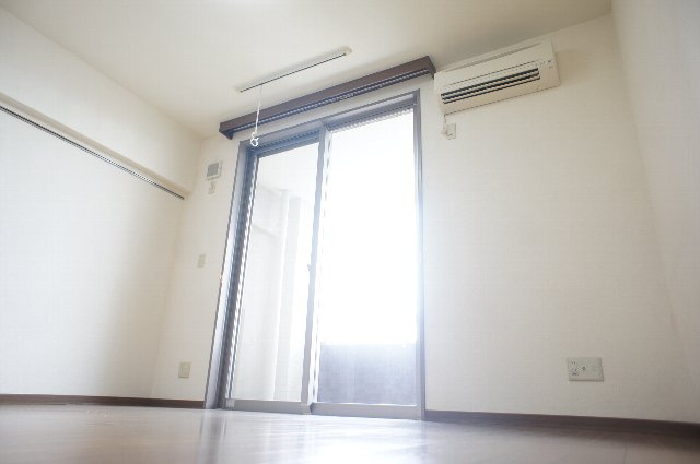 【内装】 | プティソール | ほのかな光が差し込んできます