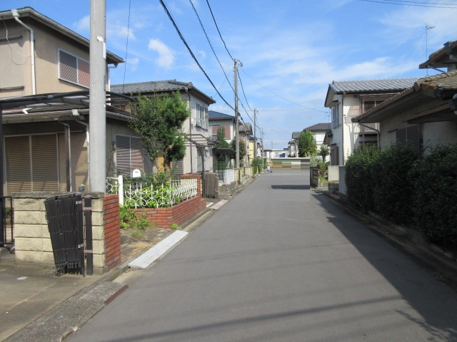 中古戸建　深谷市東方3707-42（期間限定現況販売）の前面道路含む現地写真
