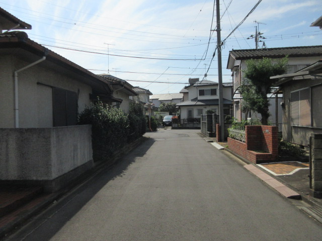 中古戸建　深谷市東方3707-42（期間限定現況販売）の前面道路含む現地写真