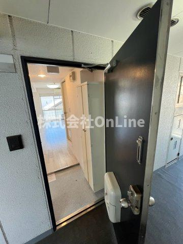 リリーフ明日香新石切の玄関