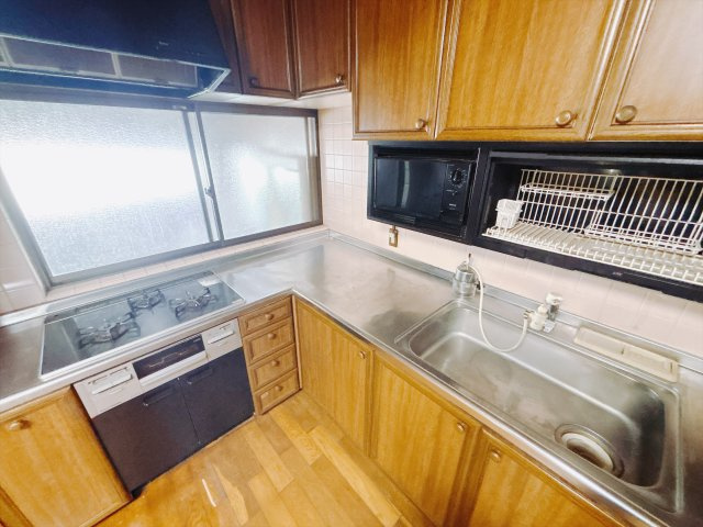 【中古戸建】伊勢崎市境百々のキッチン|■キッチン｜！毎日使う場所だからこそ、無理のない姿勢で作業できるのは嬉しいポイントですね(*＾＾*)♪