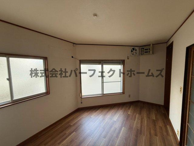 池田南町戸建　賃貸の居間・リビング|おしゃれな居間です