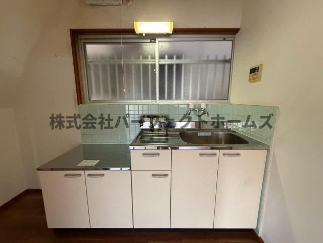 池田南町戸建　賃貸のキッチン|コンパクトなキッチンで掃除もラクラク