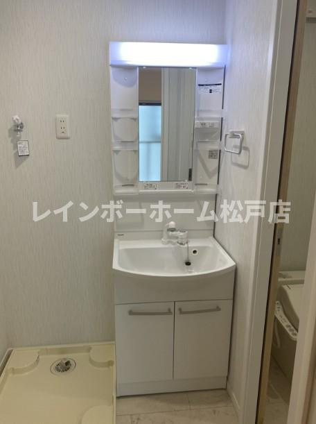 櫻（サクラ）特典：【仲介手数料：50％OFF】対象物件！の洗面所|明るい洗面所です