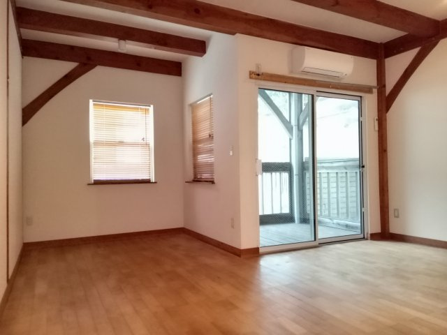川崎市多摩区西生田３丁目のアパートの洋室