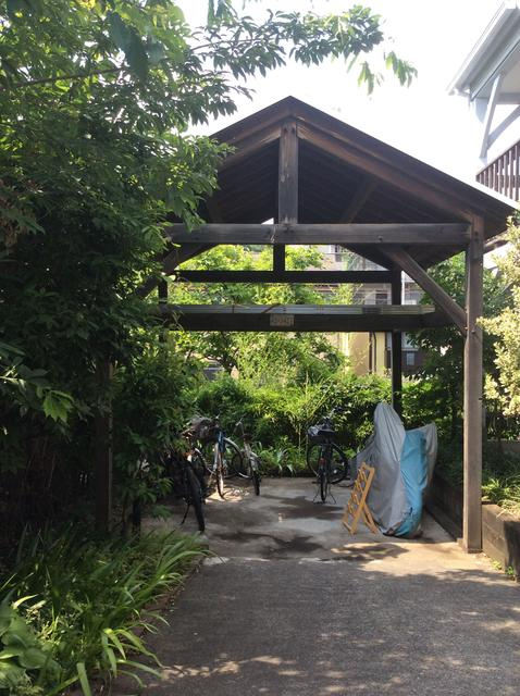 川崎市多摩区西生田３丁目のアパートのエントランス