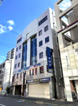 ストライズ江坂ビルの外観