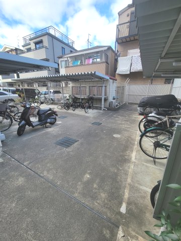 PRESTANCE香里の駐車場