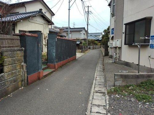 内野町土地　上物有の前面道路含む現地写真|現地（2025年4月）撮影
全面道路の幅員は約2.8ｍです。