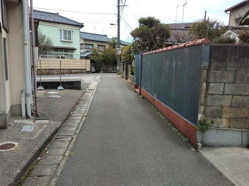 内野町土地　上物有の前面道路含む現地写真|現地（2025年4月）撮影