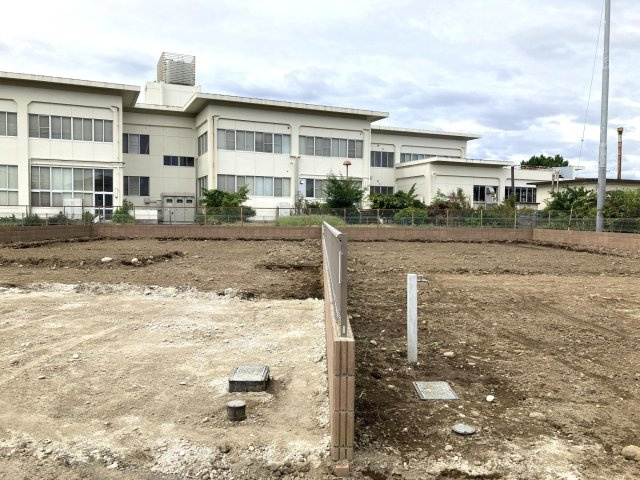 新築　桐生市相生町5丁目全2棟　Blooming　Garden　1号棟の駐車場|現地写真　駐車スペースは並列3台分可能です！



