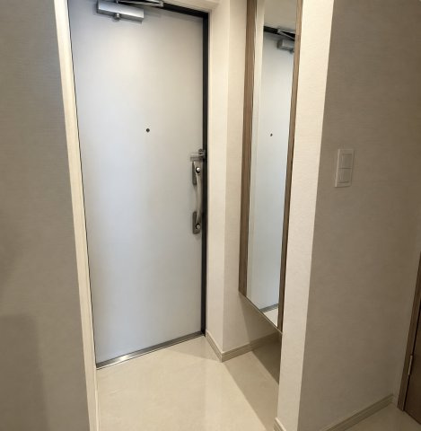 リブリ・三園の玄関