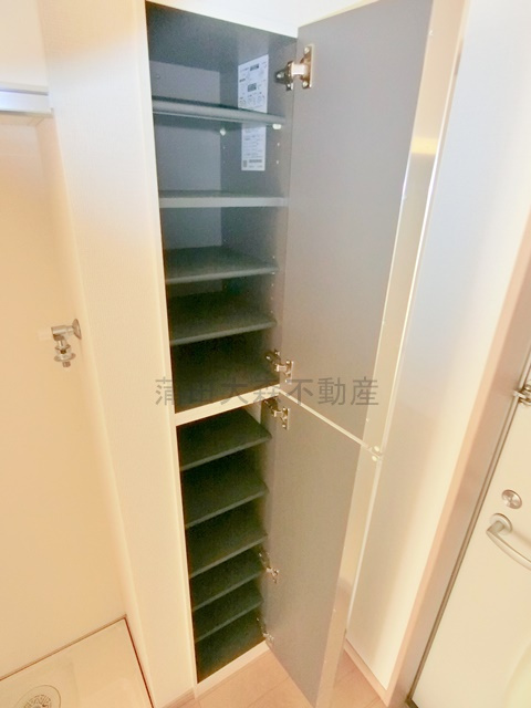メゾン　バティス羽田Ⅱの設備|玄関収納　シューズBOX