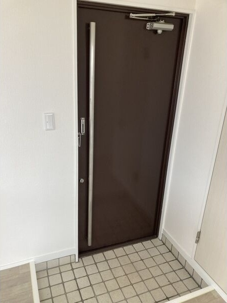 蜂須賀ビルの玄関
