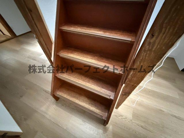 高柳7丁目テラスハウス　賃貸の内装|明るい色調の室内です