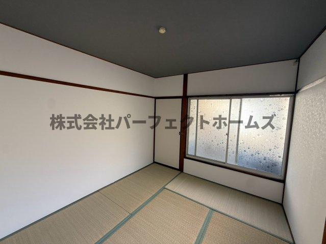 高柳7丁目テラスハウス　賃貸の和室|日本らしい落ち着いた雰囲気の和室です