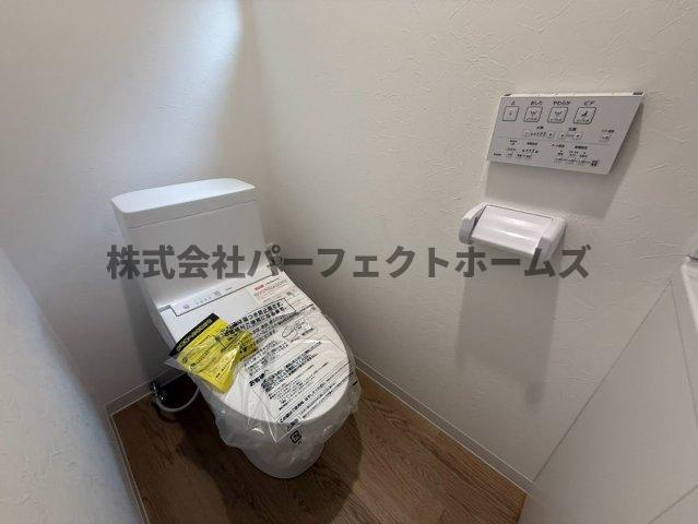 高柳7丁目テラスハウス　賃貸のトイレ|落ち着いたトイレです
