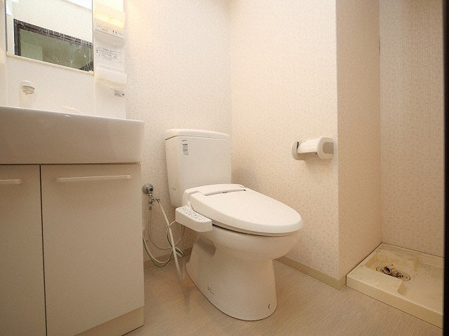 大阪市中央区島之内２丁目の賃貸マンションのトイレ