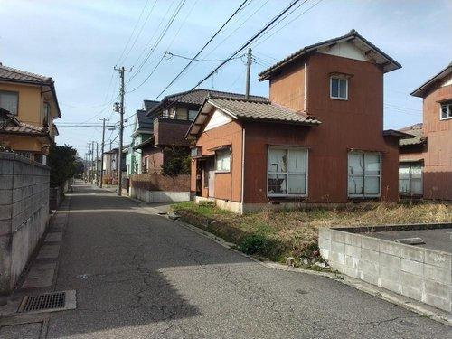 新潟市西区寺尾東2丁目　土地の前面道路含む現地写真|現地（2023年3月）撮影
