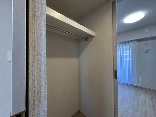 ～横浜に近く、心は穏やかな日常と享受する弘明寺エリア～駅徒歩5分の築浅マンション。今すぐ始まる快適ライフ【リフォーム／クリオ横濱弘明寺グレイステラス】の収納|大きなものも収納できそうです
