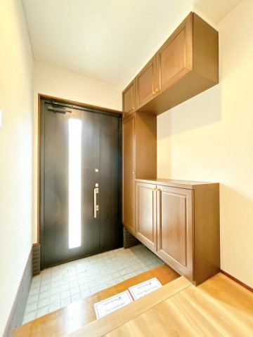 高知市朝倉丙　中古戸建の玄関