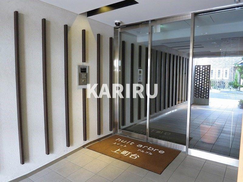 huit arbre上町台のエントランス