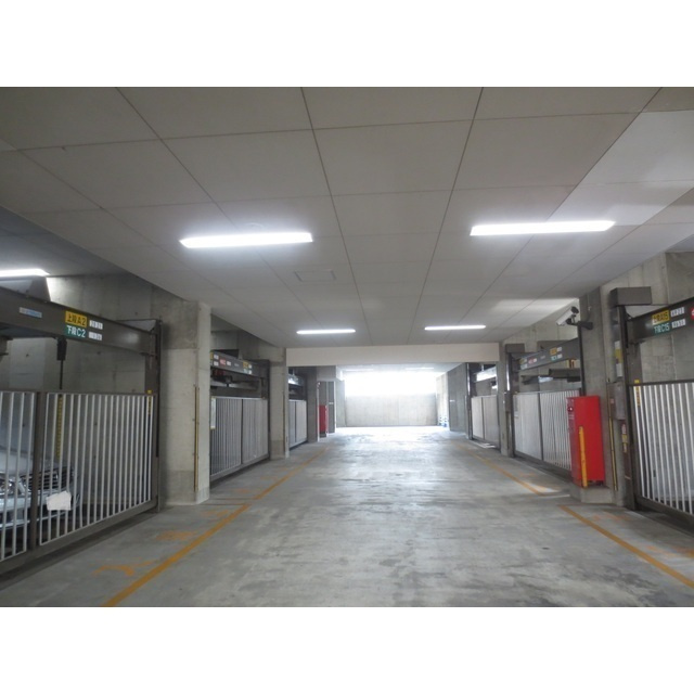 アーバンライフ目白駅前 の駐車場