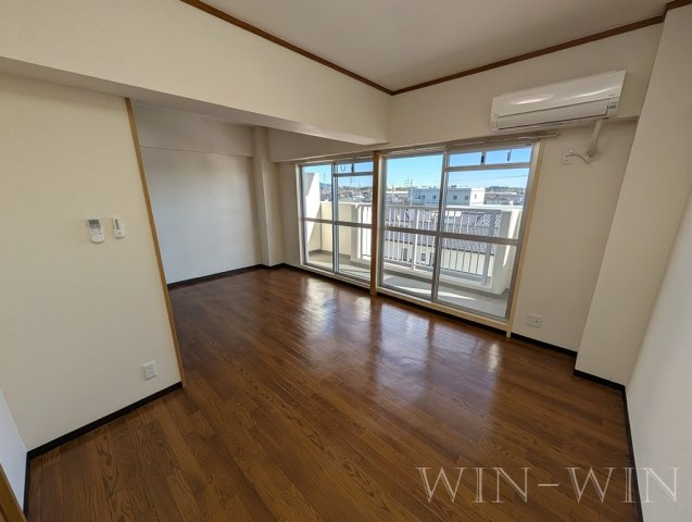 TENOHA TOYOHASHIの居間・リビング|イメージ（同建物内別部屋の写真です）