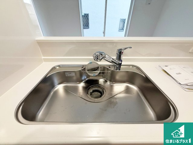 ◆羽曳野市南古市　第2期　新築一戸建ての設備|浄水器を内蔵！炊飯時、お茶を作る時に安心してお水を使えます！お湯と冷水、浄水と原水、シャワーの切替えもワンタッチです！