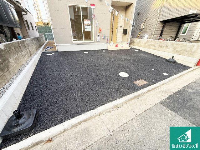 ◆羽曳野市南古市　第2期　新築一戸建ての駐車場|並列2台駐車可能！ゆとりの駐車スペースで車庫入れもスムーズ！