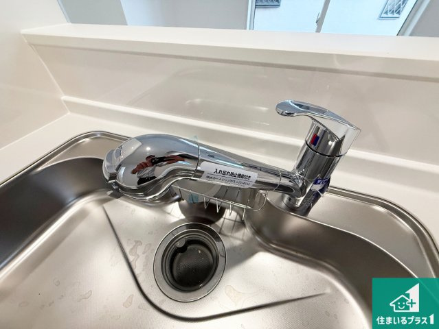 ◆羽曳野市南古市　第2期　新築一戸建ての設備|浄水器を内蔵！炊飯時、お茶を作る時に安心してお水を使えます！お湯と冷水、浄水と原水、シャワーの切替えもワンタッチです！