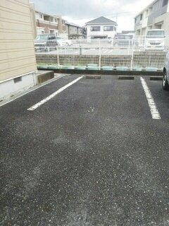 ファミールコーポの駐車場