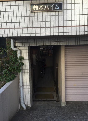 鈴木ハイムのエントランス|落ち着いたエントランスです