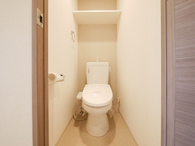 大阪市東淀川区東中島１丁目の賃貸マンションのトイレ