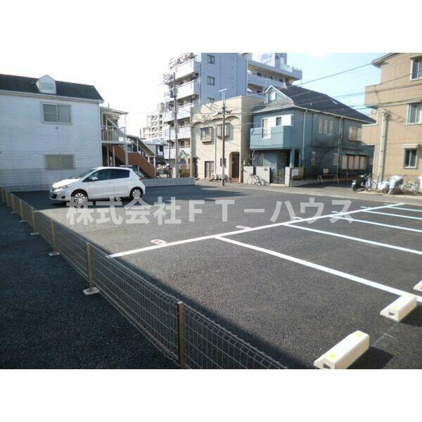 ソレイユ船橋本町の駐車場