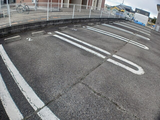 ヒラソールの駐車場