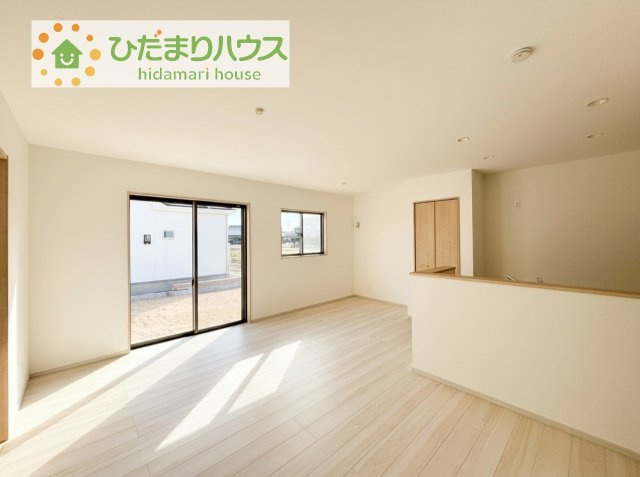 【居間・リビング】 | 筑西市市野辺25-P1　新築戸建　2号棟 | お子様が元気に遊べる広々としたリビングです！