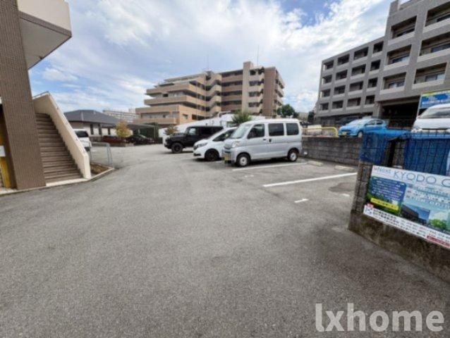 ボナール青葉丘の駐車場|駐車スペースもあります