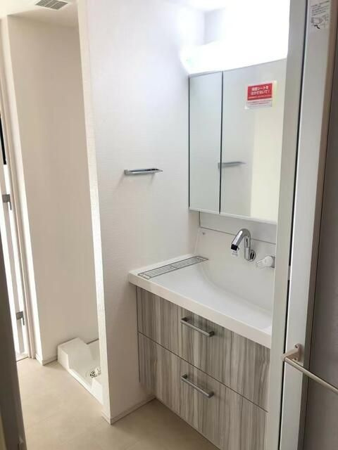 DIPS赤羽RESIDENCEの独立洗面台|現地写真

現地ご見学希望・資料請求などお気軽にお問い合わせ下さい！
03-5990-5201