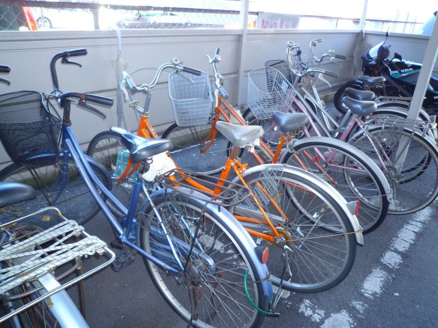 フローラル二瀬の駐車場