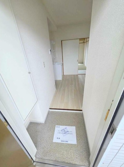 タチバナマンションの玄関