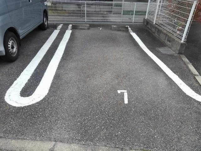 サンヒルズ Sの駐車場