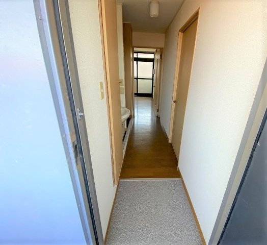レオパレスＮＩＩＢＯＲＩの玄関