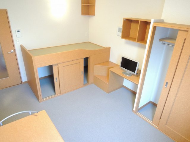 レオパレスＭＵＴＳＵＭＩの内装|収納付きベットお部屋