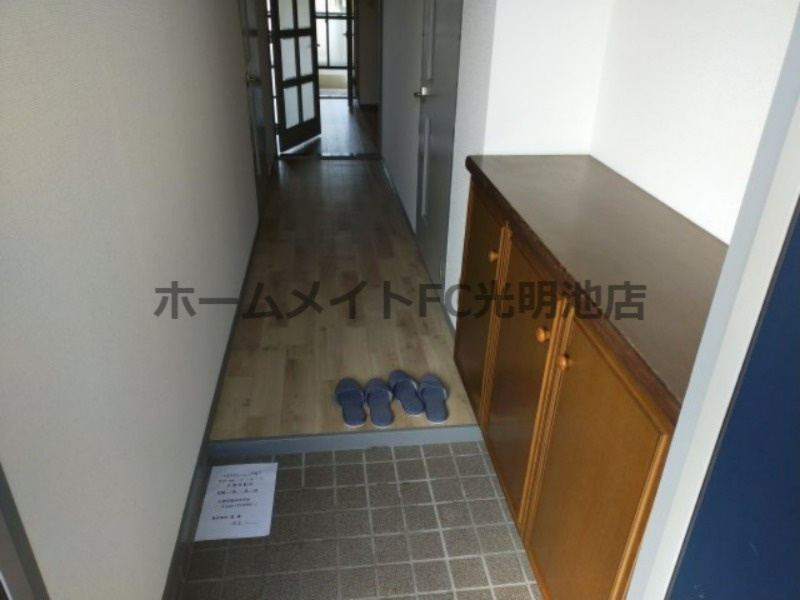 リバーヒル北信太の玄関