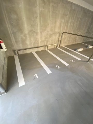 JUタワーフロント亀沢の駐車場